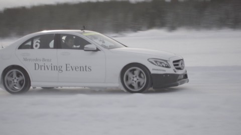 Essais sur la piste d'entrainement de Mercedes Benz