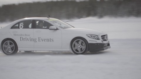 Essais sur la piste d'entrainement de Mercedes Benz