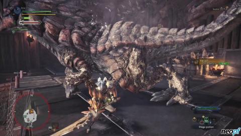 Gameplay - Combat en arène contre un Barroth